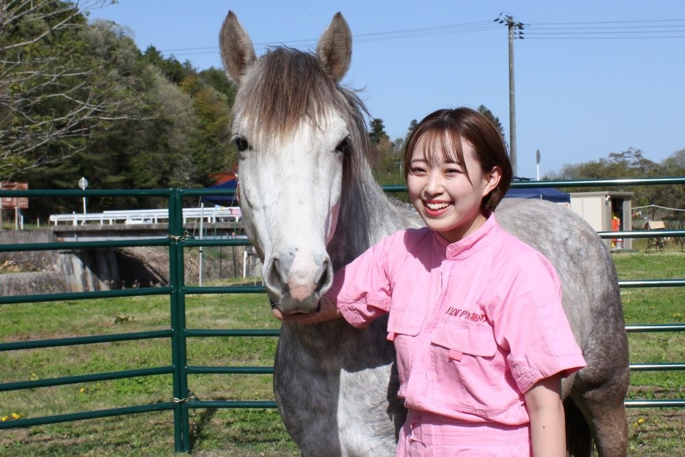 カジュアルホースパーク ウマル｜人と馬が仲良くなれる「馬カフェ